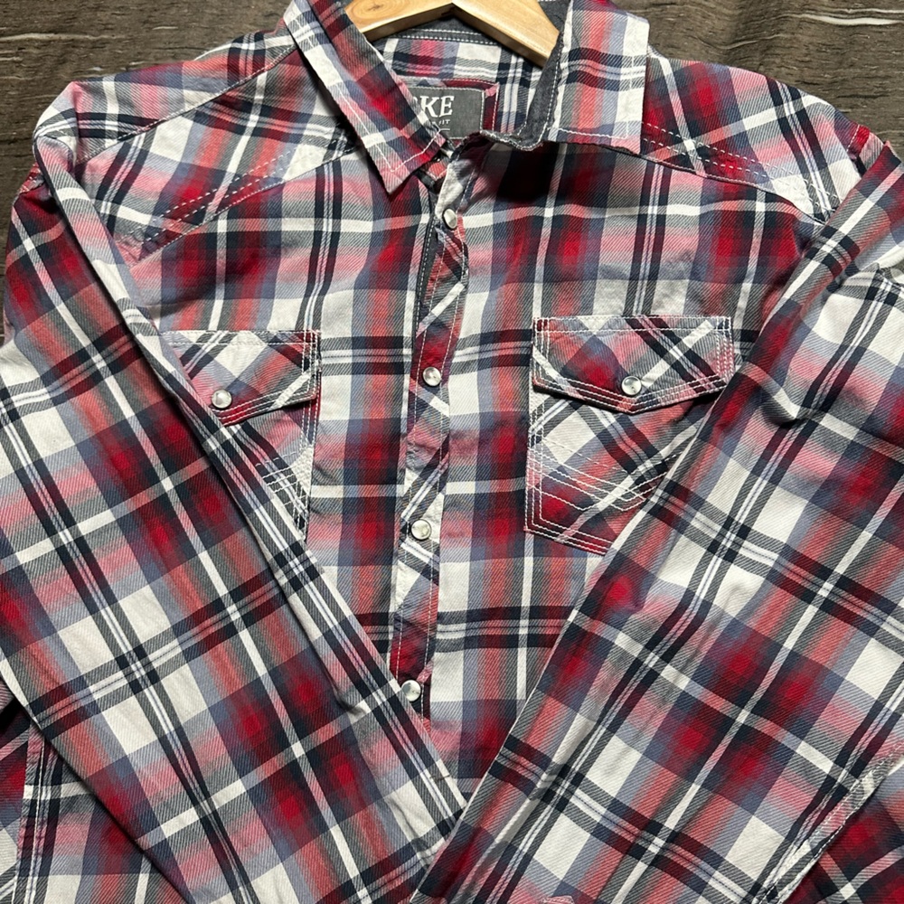 BKE- Buckle, long sleeve pearl snap